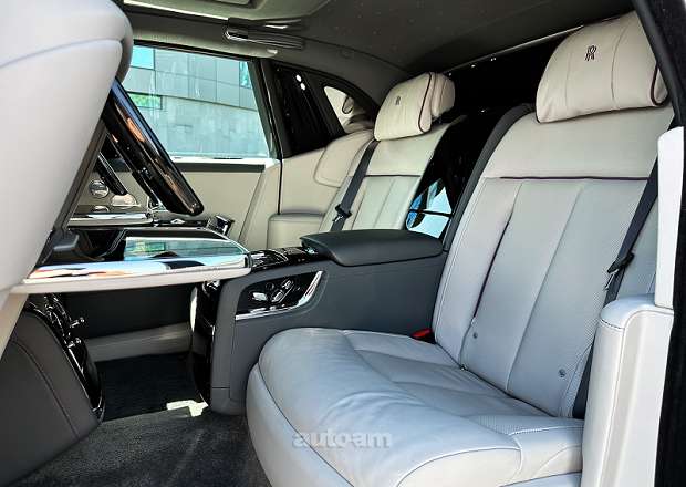 Rolls Royce Phantom 2022 — լուսանկար 9