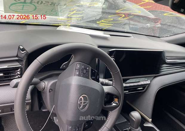 Toyota Camry 2025 — լուսանկար 13
