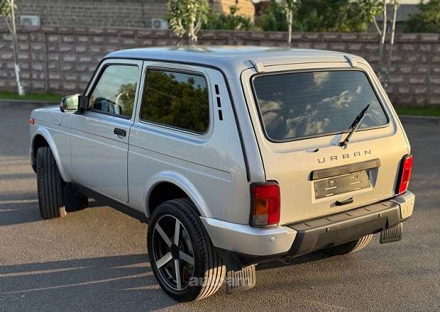 VAZ (Lada) 2121 NIVA (4x4)