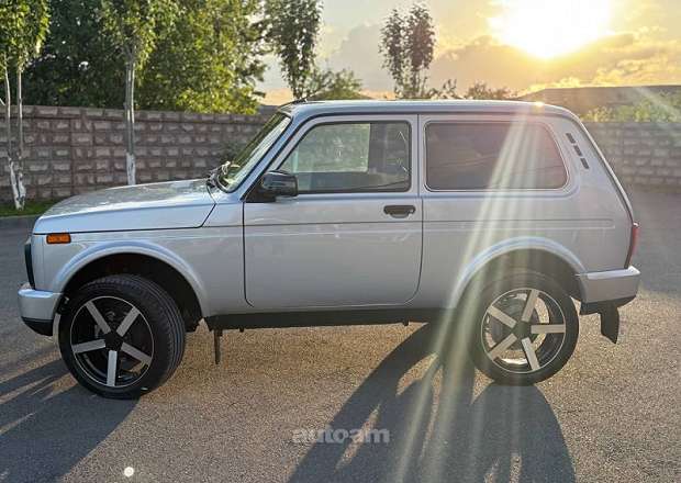 VAZ (Lada) 2121 NIVA (4x4)