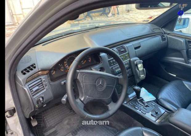 Mercedes-Benz E 280