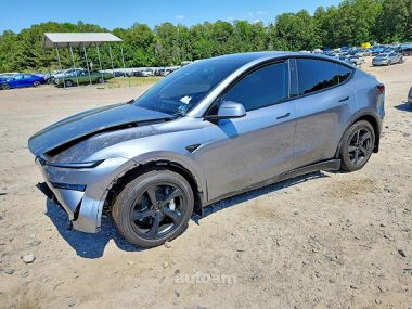 Tesla Model Y  2026 