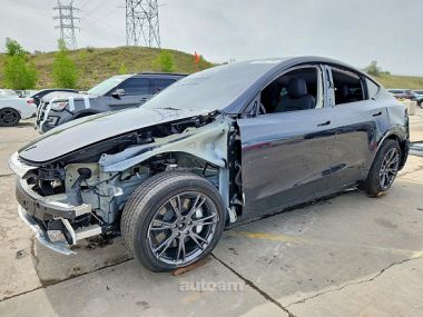 Tesla Model Y  2025 