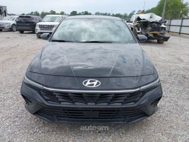 Hyundai Elantra  2024 