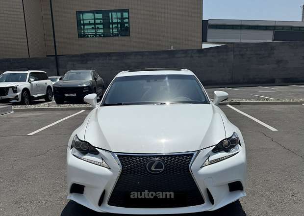 Lexus IS 200 2016 — photo 3