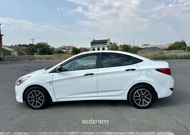 Hyundai Solaris 2015 — լուսանկար 3