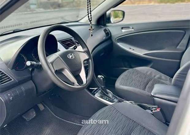 Hyundai Solaris 2015 — լուսանկար 9