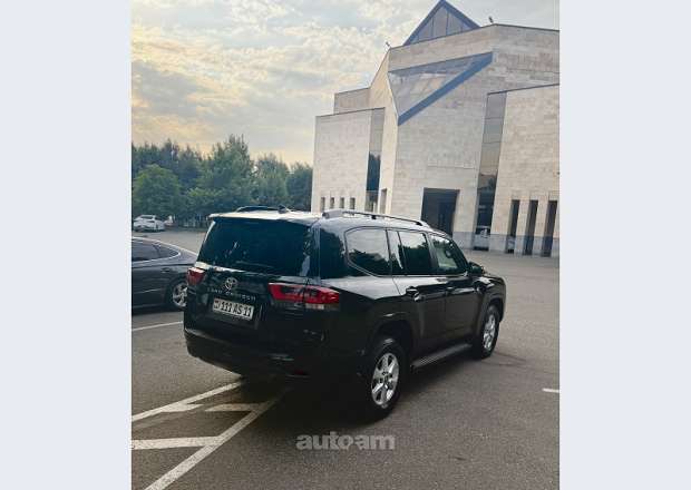 Toyota Land Cruiser 300