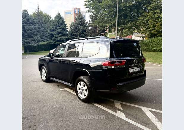 Toyota Land Cruiser 300
