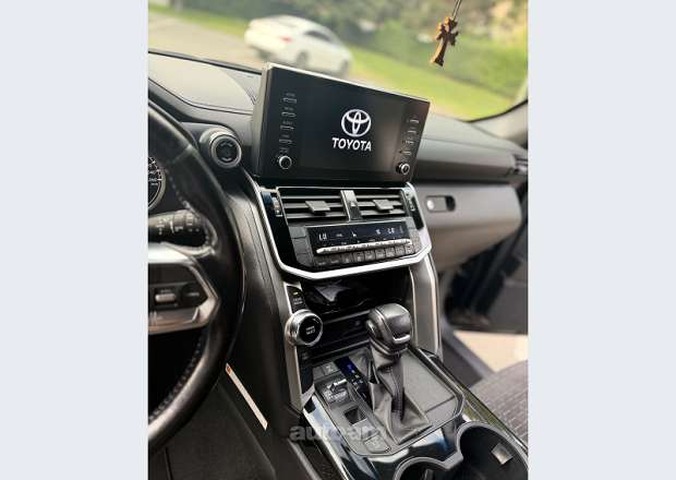 Toyota Land Cruiser 300