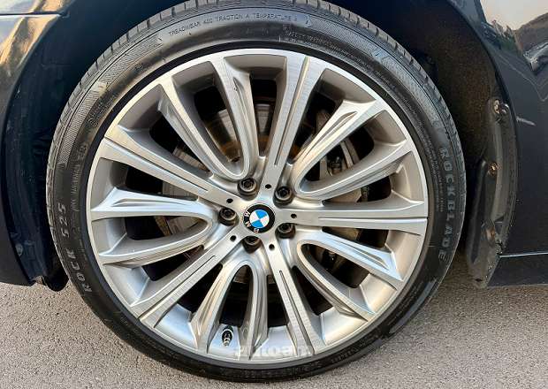 BMW 750 2016 — фото 10