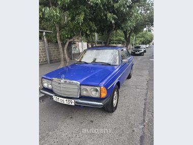 Mercedes-Benz 260  1977 