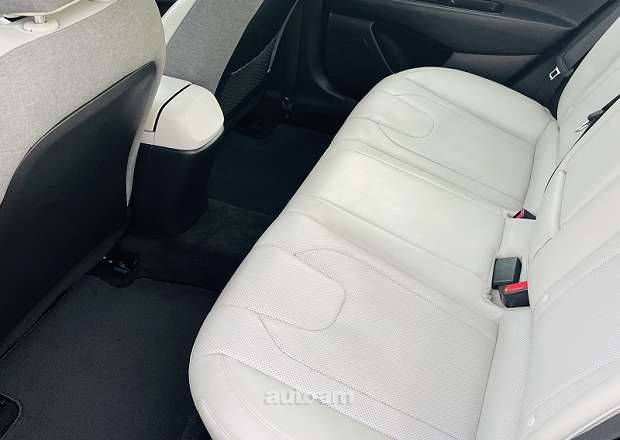 Hyundai Elantra 2020 — լուսանկար 12