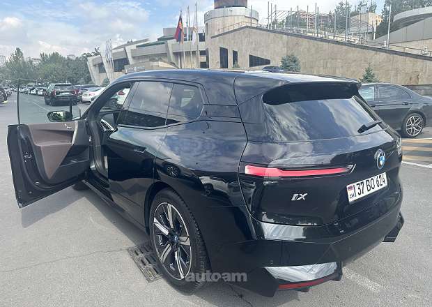 BMW iX