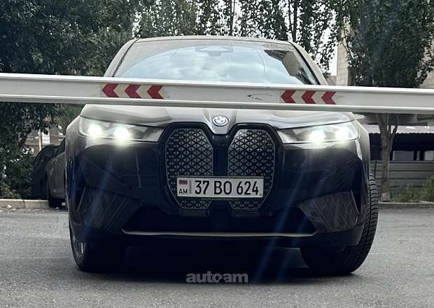 BMW iX