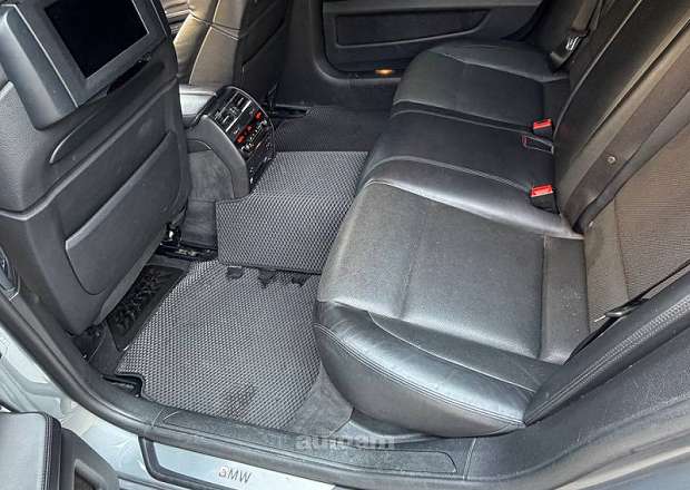 BMW 750