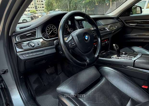 BMW 750