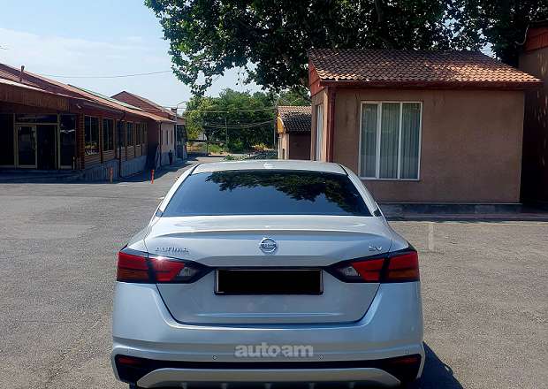 Nissan Altima