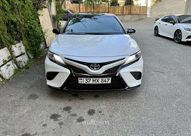 Toyota Camry 2018 — фото 1
