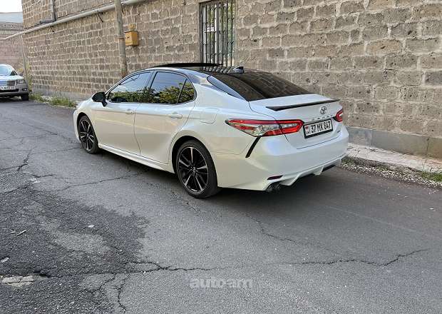 Toyota Camry 2018 — фото 3