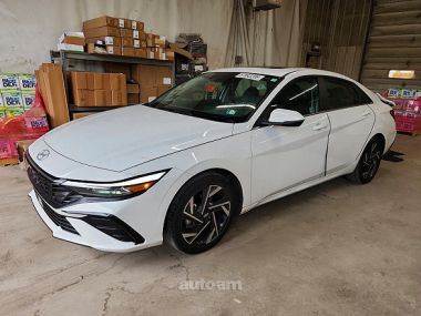 Hyundai Elantra  2024 