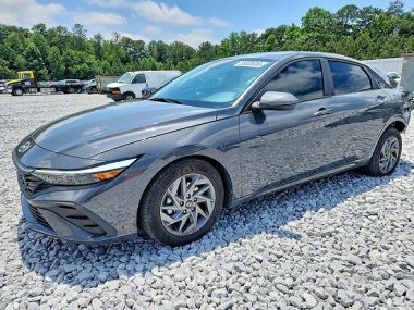Hyundai Elantra  2024 
