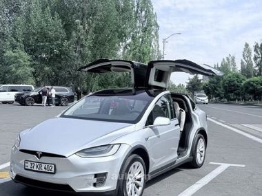 Tesla Model X  2018 