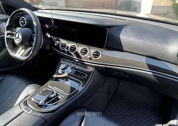 Mercedes-Benz E 300