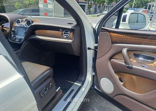 Bentley Bentayga 2018 — լուսանկար 5