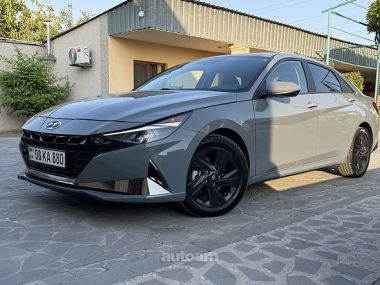 Hyundai Elantra  2021 