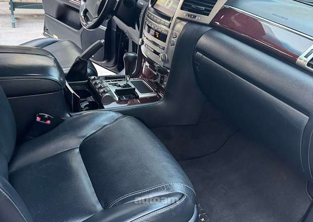 Lexus LX 570