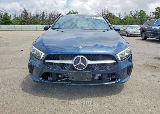 Mercedes-Benz A 220