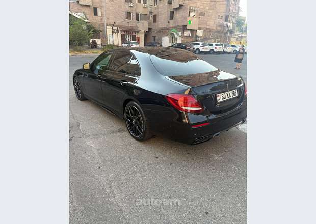 Mercedes-Benz E 300
