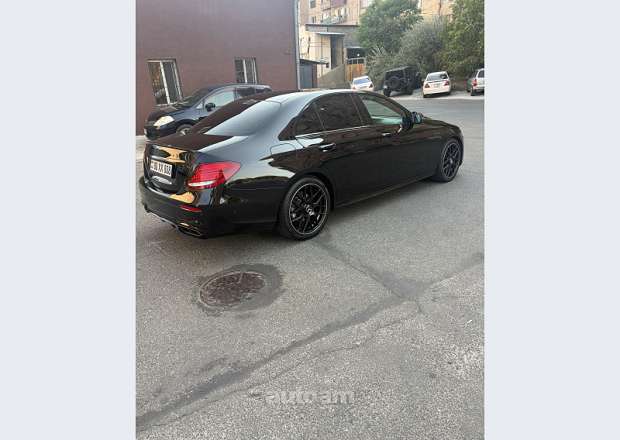 Mercedes-Benz E 300
