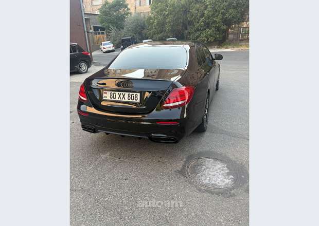Mercedes-Benz E 300