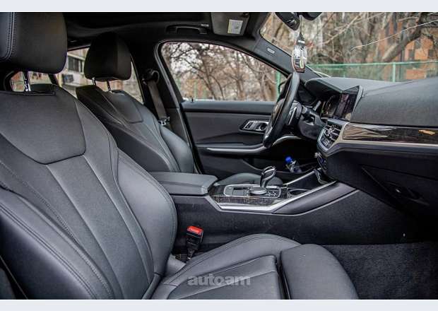 BMW 330