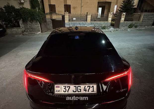 Hongqi E-QM5