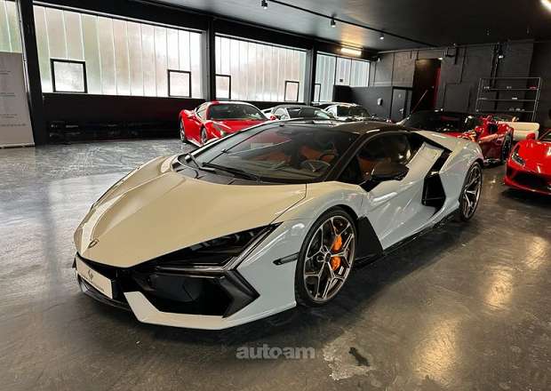 Lamborghini Revuelto