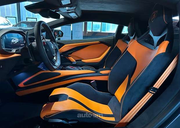 Lamborghini Revuelto