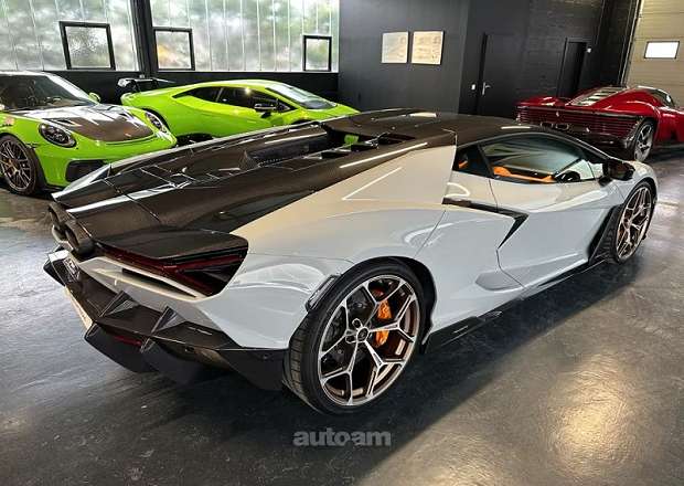 Lamborghini Revuelto
