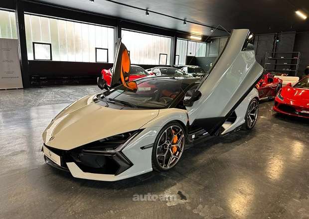 Lamborghini Revuelto