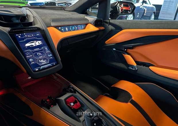 Lamborghini Revuelto