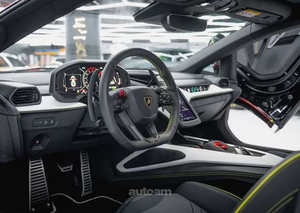 Lamborghini Revuelto