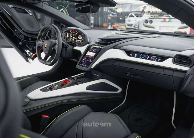 Lamborghini Revuelto