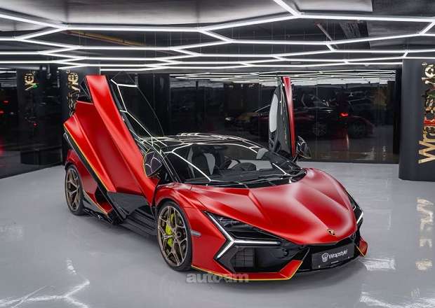 Lamborghini Revuelto