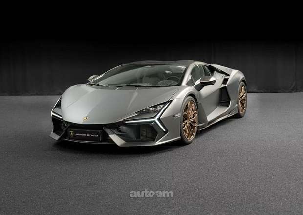 Lamborghini Revuelto