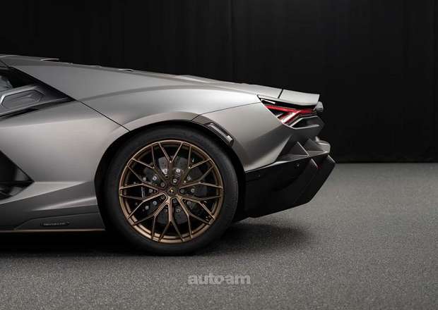Lamborghini Revuelto