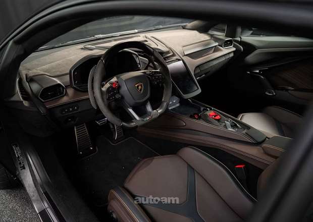 Lamborghini Revuelto