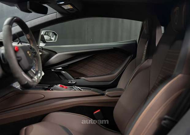 Lamborghini Revuelto