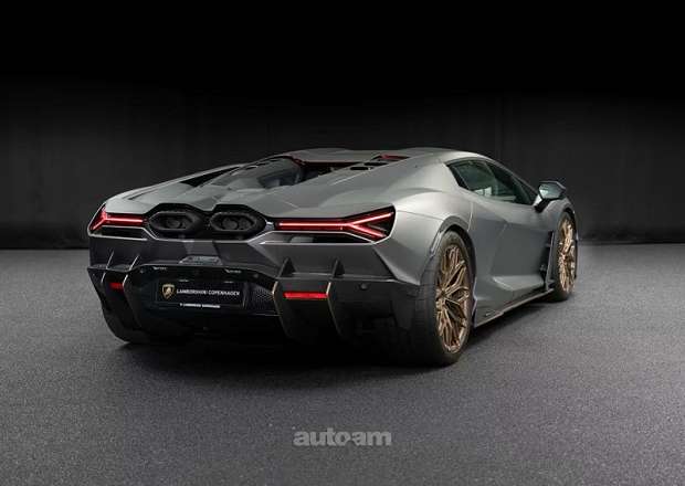 Lamborghini Revuelto